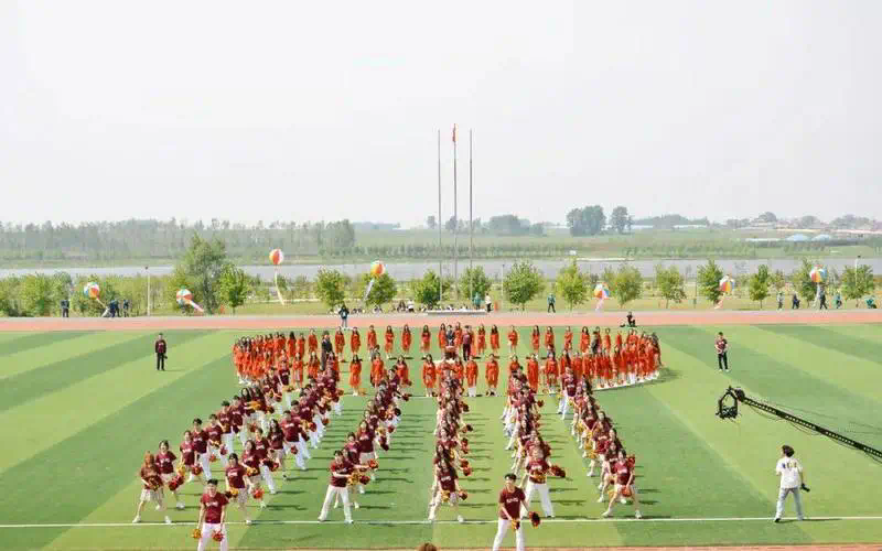 大学网球拍老师好做吗_